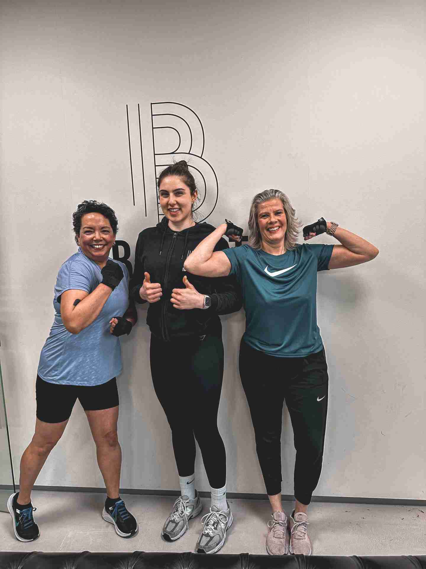 Dames die fit zijn geworden door personal training